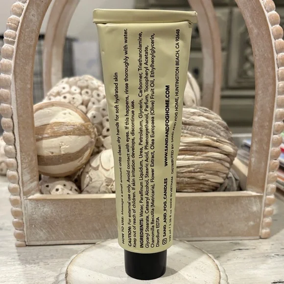 Sand+Fog Tahitian Vanilla Scented Hand Cream - 100ml - Picture 2 of 4